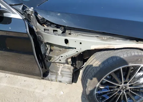 2021 Mercedes-Benz C 300 Sedan z USA, uszkodzony, nr VIN W1KWF8DB1MR609558